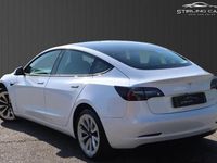 Begagnad Tesla Model 3 254 kW (346 HK) 2020 Vit Sedan