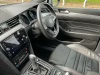 Begagnad VW Passat R-line 150 HK (110 kW) 2023 Grå Kombi