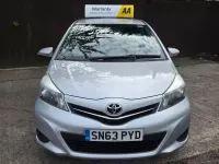 Begagnad Toyota Yaris 101 HK (74 kW) 2013 Silver Halvkombi