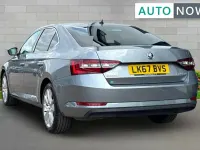 Usado Skoda Superb SE L Executive 150 HP (110 kW) 2017 Cinzento Citadino