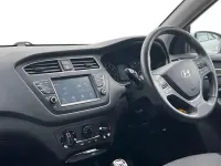 Used Hyundai i20 SE 84 HP (61 kW) 2020 White Hatchback