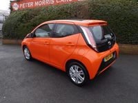 Usado Toyota Aygo x-press 2016 Laranja Citadino