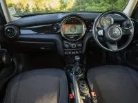 Używany Mini ONE Classic 101 KM (74 kW) 2022 Czerwony Hatchback
