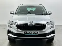 Usado Skoda Karoq SE Drive 110 HP (80 kW) 2023 Prateado SUV