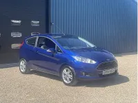 Używany Ford Fiesta Zetec 82 KM (60 kW) 2014 Niebieski Hatchback