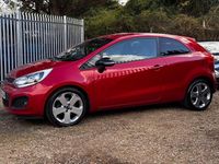 Begagnad Kia Rio 107 HK (78 kW) 2014 Röd Halvkombi