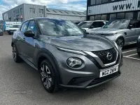 Usado Nissan Juke Acenta 114 HP (83 kW) 2022 Cinzento SUV