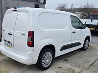 Used Vauxhall Combo Sportive 100 HP (73 kW) 2019 White MPV