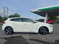 Used Volvo V40 R-Design 120 HP (88 kW) 2016 White Hatchback