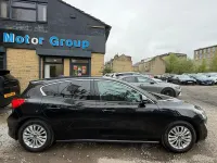 Käytetty Ford Focus Titanium 2018 Musta Viistoperä