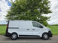 Second-hand Vauxhall Vivaro 2017 Alb
