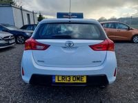 Used Toyota Auris Multidrive S 132 HP (97 kW) 2013 White Hatchback