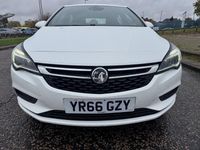 Used Vauxhall Astra SRi 150 HP (110 kW) 2016 White Hatchback