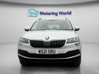 Usado Skoda Karoq SE Drive 150 CV (110 kW) 2021 Plateado SUV