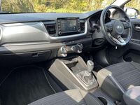 Used Kia Stonic 100 HP (73 kW) 2019 White SUV