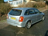 Begagnad Mazda 323 2002 Halvkombi