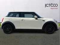 Used Mini Cooper Classic 134 HP (98 kW) 2019 White Hatchback