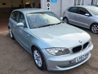 Begagnad BMW 120 2007 Grön Halvkombi