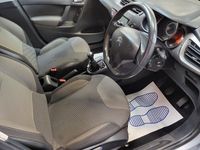Usado Citroën C3 VTR Sport 70 CV (51 kW) 2014 Plateado Utilitario