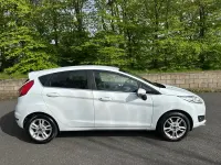 Używany Ford Fiesta Zetec 2015 Biały Hatchback