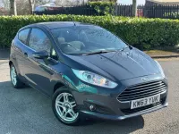 Usado Ford Fiesta Zetec 82 HP (60 kW) 2014 Cinzento Citadino