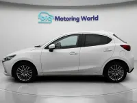 Usado Mazda 2 Inclusive 90 HP (66 kW) 2023 Branco Citadino