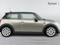 Usado Mini Cooper Hatch 134 HP (98 kW) 2017 Prateado Citadino