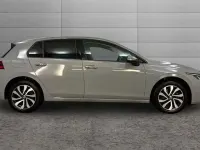 Second-hand VW Golf VIII 130 CP (95 kW) 2022