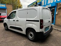 Used Vauxhall Combo Edition 100 HP (73 kW) 2021 White MPV
