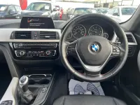 Begagnad BMW 318 Impressive 2016 Röd Kombi