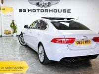 Begagnad Jaguar XE Portfolio 180 HK (132 kW) 2017 Vit Sedan