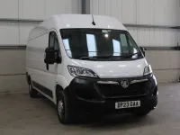 Usado Vauxhall Movano 140 HP (102 kW) 2023 Branco