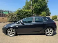 Used Vauxhall Astra SRi 115 HP (84 kW) 2012 Black Hatchback