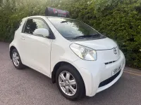 Used Toyota iQ 68 HP (50 kW) 2011 White Hatchback