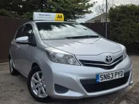 Begagnad Toyota Yaris 101 HK (74 kW) 2013 Silver Halvkombi