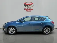 Używany Vauxhall Astra Elite 165 KM (121 kW) 2014 Niebieski Hatchback