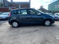 Usado Renault Scénic III 110 HP (80 kW) 2011 Cinzento Monovolume