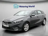 Usado Kia Ceed 160 HP (117 kW) 2023 Cinzento Citadino