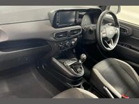 Used Hyundai i10 Advanced 65 HP (47 kW) 2023 White Hatchback