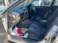 Begagnad Subaru Impreza 2002 Silver Sedan
