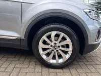 Usado VW T-Roc Style 150 HP (110 kW) 2025 Prateado SUV