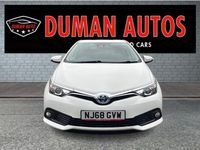 Used Toyota Auris Hybrid 136 HP (100 kW) 2018 White Hatchback