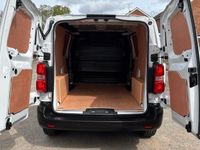 Used Peugeot Expert Premium 102 HP (75 kW) 2023 White Van