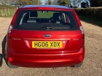 Used Ford Fiesta Ghia 80 HP (58 kW) 2006 Red Hatchback