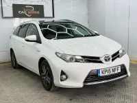 Used Toyota Auris Hybrid 2015 White Estate