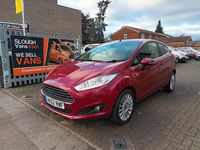 Begagnad Ford Fiesta Titanium 2013 Röd Halvkombi