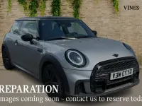 Usado Mini Cooper Hatch 134 CV (98 kW) 2023 Plateado Utilitario