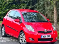 Begagnad Toyota Yaris 2011 Röd Halvkombi