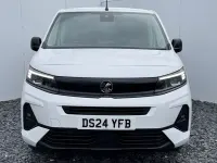 Second-hand Vauxhall Combo S 130 CP (95 kW) 2024 Alb Monovolum