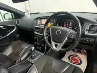 Usado Volvo V40 R-Design 122 CV (89 kW) 2018 Blanco Utilitario
